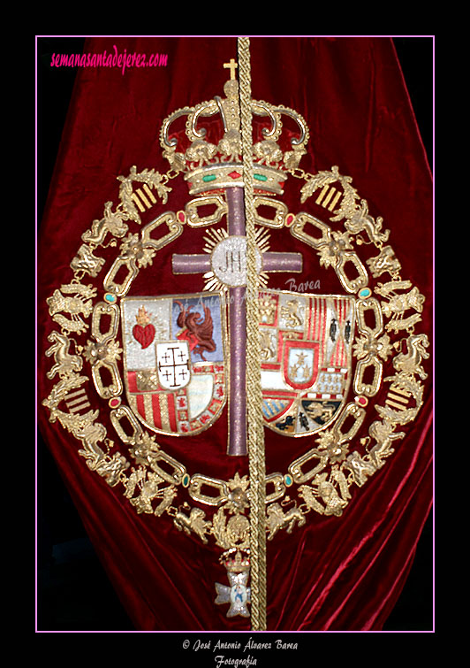 Escudo de la Hermandad de las Tres Caídas