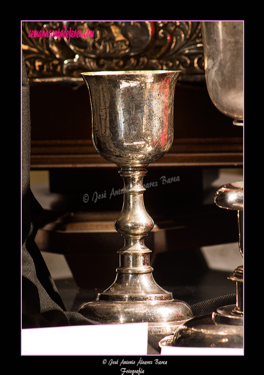Cáliz - Anónimo de escuela andaluza - Siglo XIX - Plata cincelada - Dimensiones: 23,2 x 13,8 cms (Iglesia de San Lucas)
