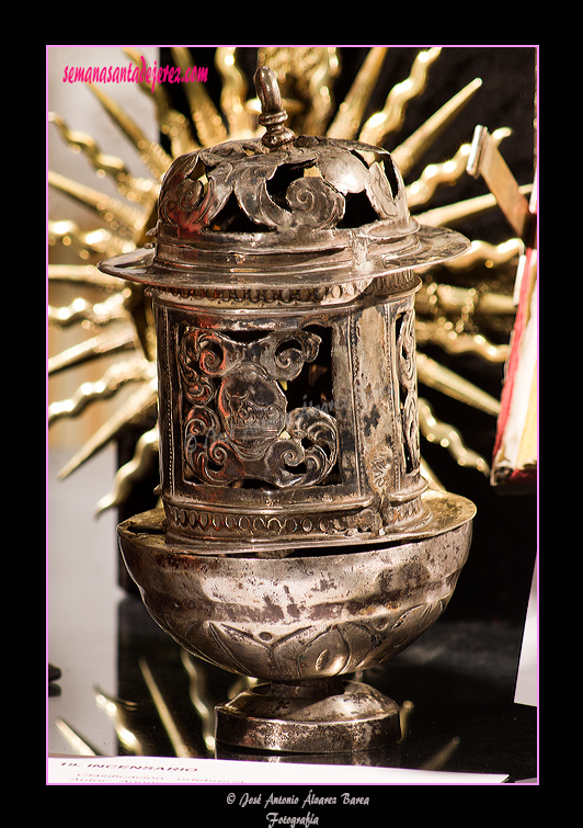 Incensario - Anónimo de escuela andaluza - Siglo XVIII - Plata cincelada - Dimensiones: 22 x 11,4 x 9,5 cms (Iglesia de San Lucas)