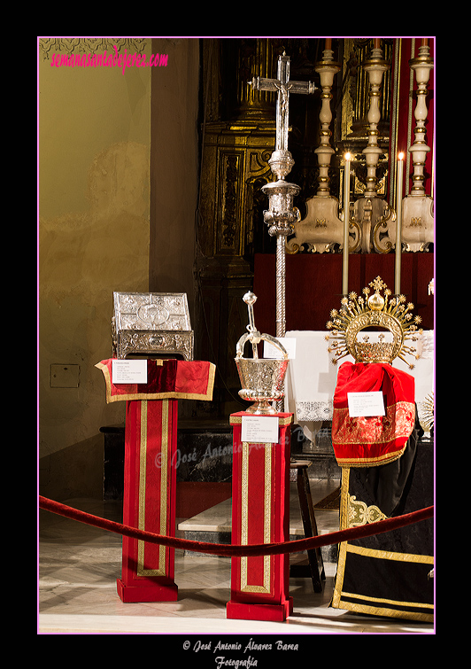 Exposición de Platería en la Iglesia de San Lucas, organizada por la Hermandad de las Tres Caídas, con motivo de la "Noche Azul y Blanca" (6 de octubre de 2012)