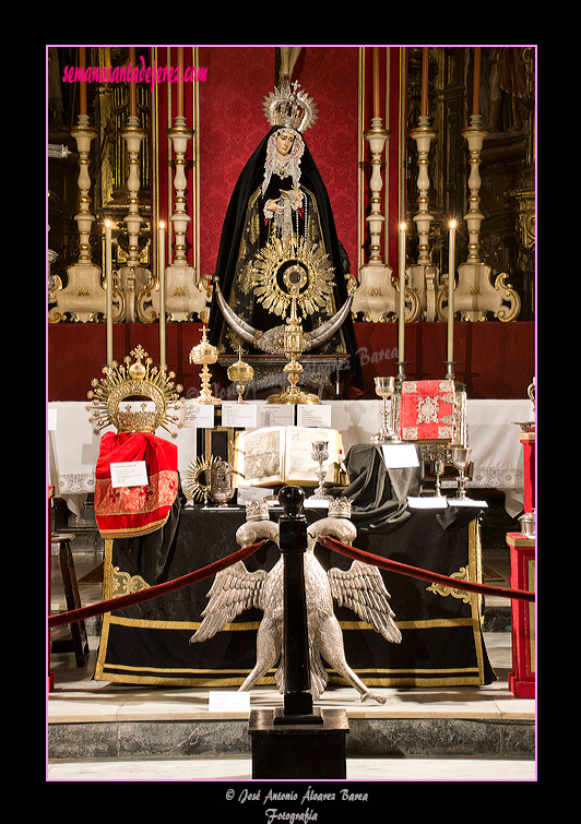 Exposición de Platería en la Iglesia de San Lucas, organizada por la Hermandad de las Tres Caídas, con motivo de la "Noche Azul y Blanca" (6 de octubre de 2012)