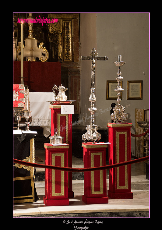 Exposición de Platería en la Iglesia de San Lucas, organizada por la Hermandad de las Tres Caídas, con motivo de la "Noche Azul y Blanca" (6 de octubre de 2012)