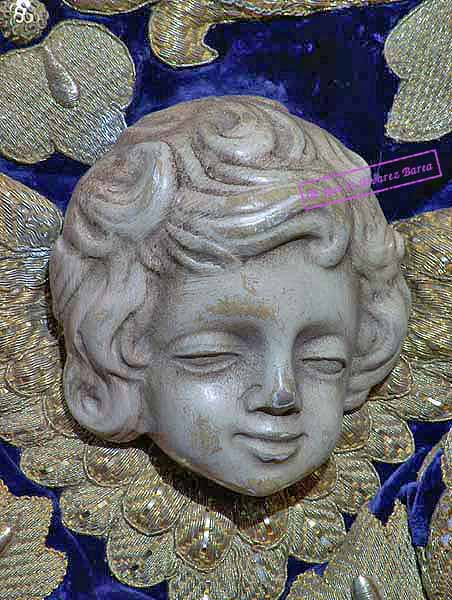 Cabecita de &aacute;ngel, tallada en naranjo, del manto de Nuestra Se&ntilde;ora de la Amargura 