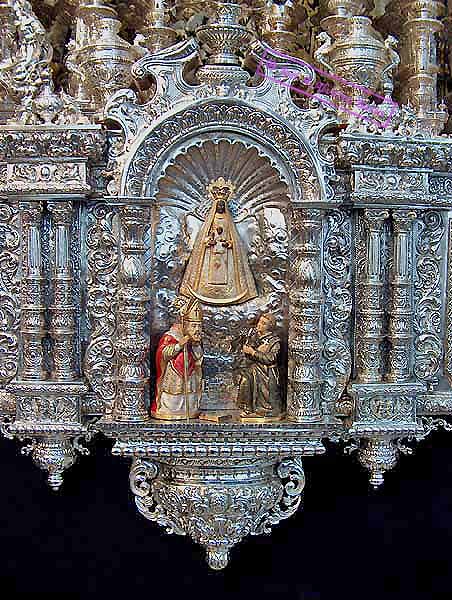 Capilla-Hornacina en el Respiradero frontal del Paso de Palio de Mar&iacute;a San&iacute;sima de la Amargura