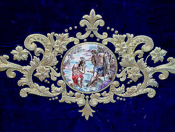 Detalle del bordado del fald&oacute;n delantero del Paso de Palio de Mar&iacute;a San&iacute;sima de la Amargura
