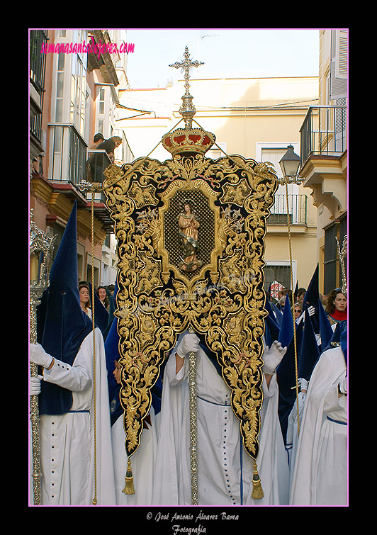Simpecado de la Hermandad de la Amargura