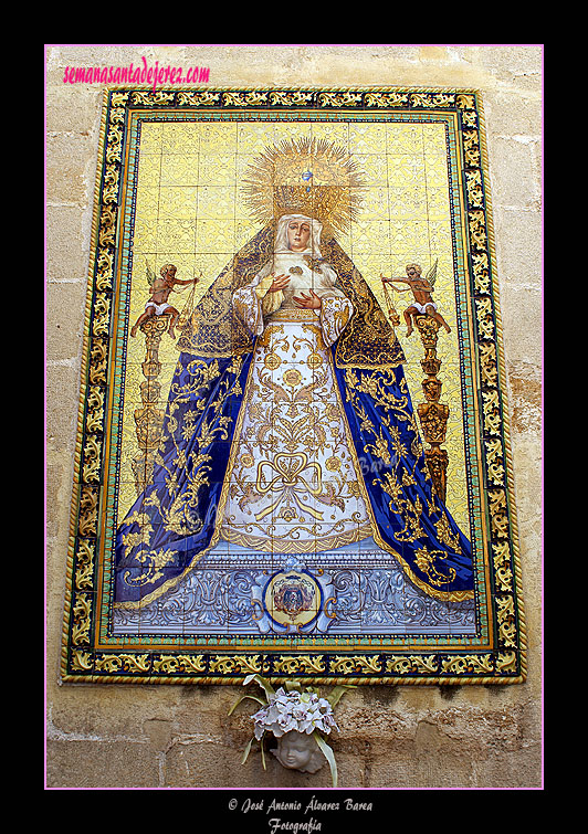 Retablo cerámico de Nuestra Señora de la Amargura (Parroquia de Los Descalzos)