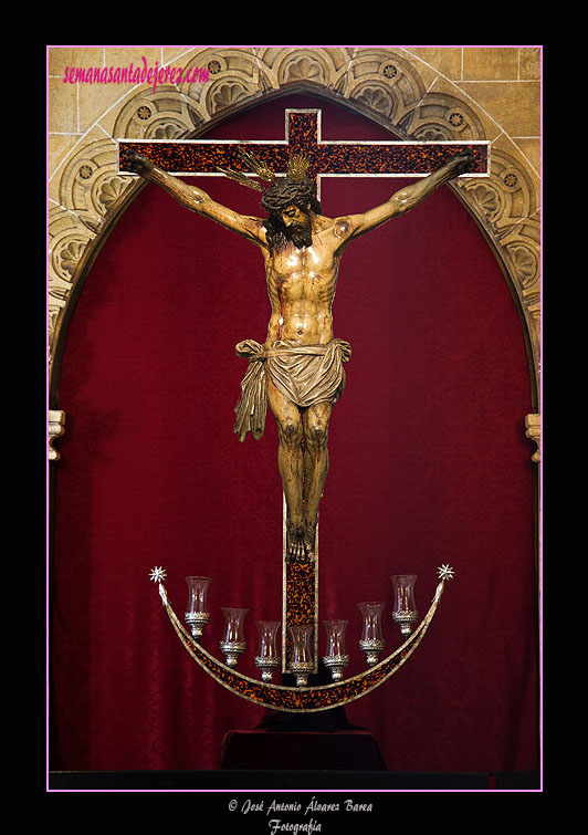 Montaje fotográfico del Santísimo Cristo de la Esperanza en la cruz de carey a utilizar en el Vía Crucis de la Unión de Hermandades 2011