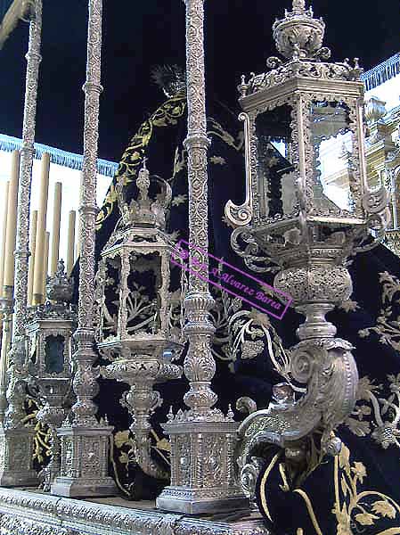 Faroles entrevarales del Paso de Nuestra Señora de las Lágrimas 