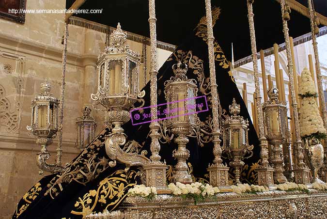Faroles entrevarales del Paso de Nuestra Señora de las Lágrimas 