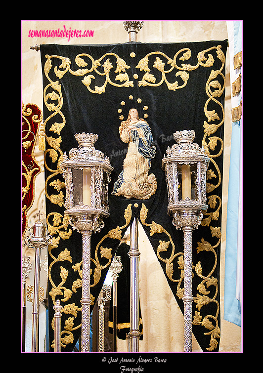 Simpecado de la Hermandad de la Vera-Cruz