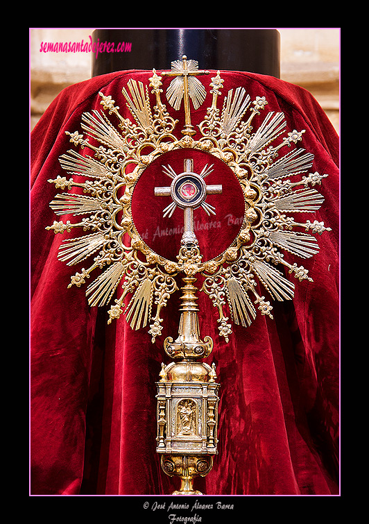 Custodia con el Relicario del Lignum Crucis de la Hermandad de la Vera-Cruz