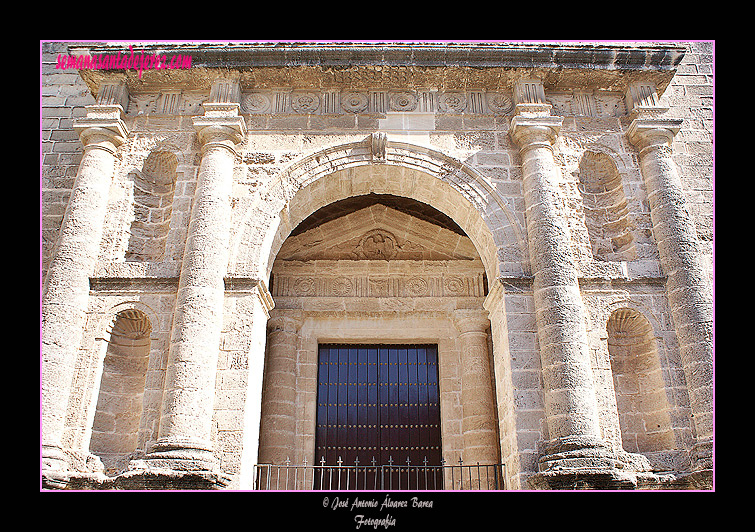 Portada principal de la Iglesia de San Juan de los Caballeros