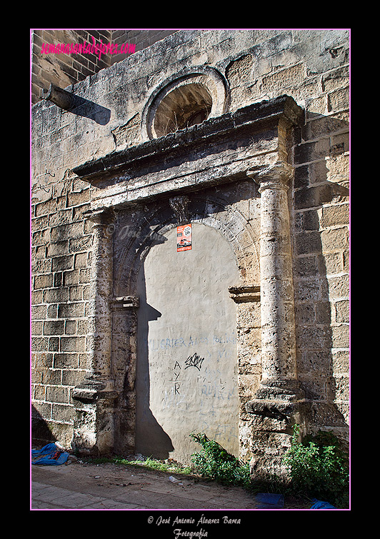 Portada de la epístola de la Iglesia de San Juan de los Caballeros 