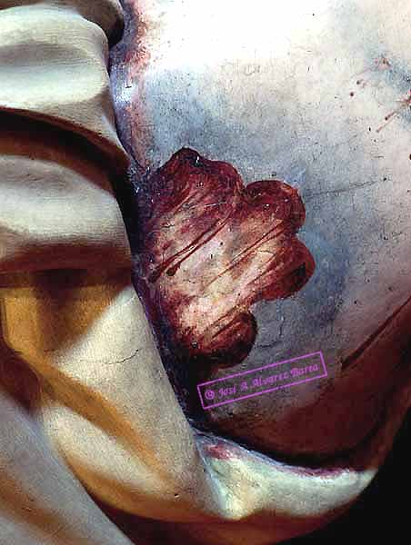 Detalle de la herida del costado izquierdo del Sant&iacute;simo Cristo de la Sagrada Lanzada 