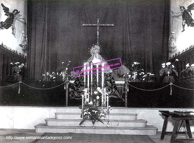 Nuestra Señora del Mayor Dolor en ceremonias de Besamanos. La Iglesia Parroquial de San Dionisio todavía está por restaurar (Foto: Manuel Pereiras)