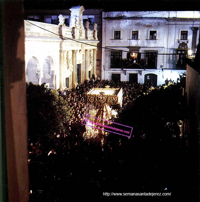 Nuestra Señora del Mayor Dolor. Recogida en Plaza de la Asunción. Año 1998 (Foto: Eduardo Pereiras)
