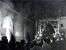 Entrada a su Templo de Nuestra Señora del Mayor Dolor. Años 50. Una entrada de otros tiempos, además de la música también tenía fuegos artificiales. Una auténtica "fiesta" barroca (Foto: Eduardo Pereiras)
