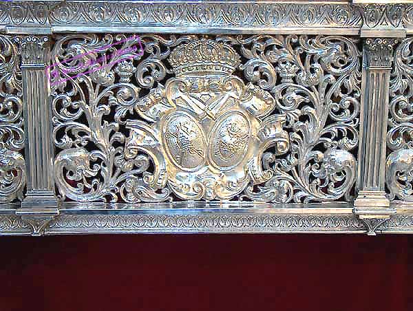 Detalle del respiradero frontal del Paso de Misterio del Ecce Homo, realizado por Villarreal en el a&ntilde;o 1964