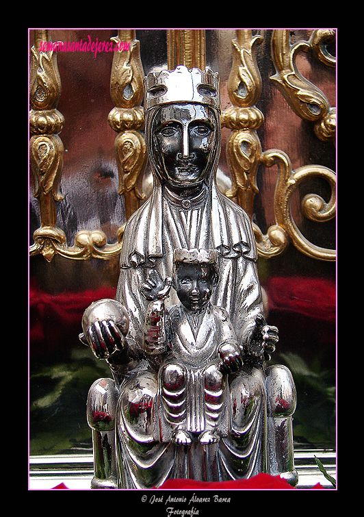 Imagen de la Virgen de Montserrat en el Paso de Misterio del Ecce Homo