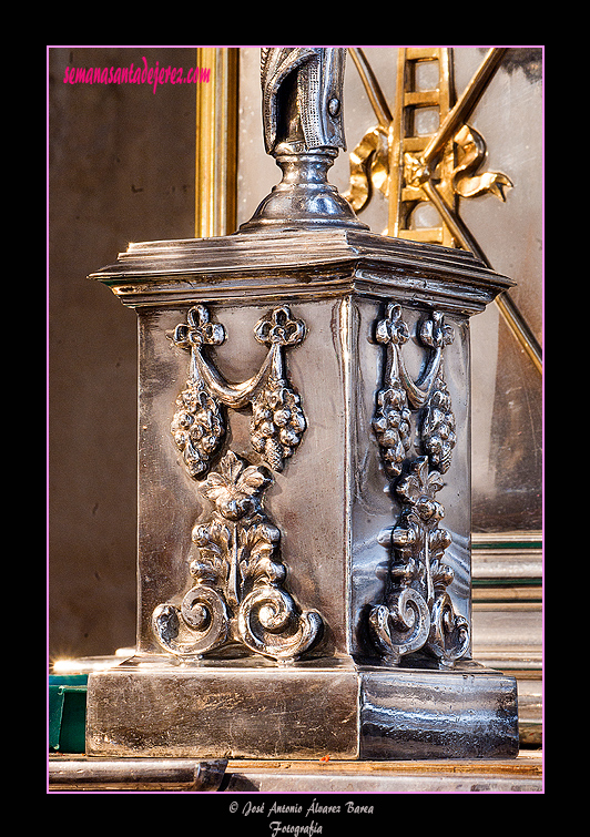 Basamento de un candelabro del paso de Misterio del Ecce Homo