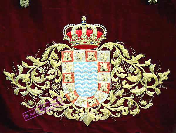 Bordados del faldón lateral derecho del Paso de Palio de Nuestra Señora del Mayor Dolor