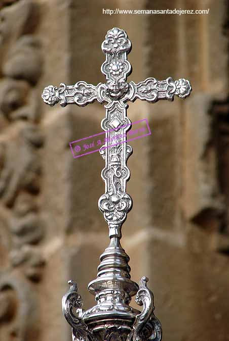 Cruz que remata el asta del Estandarte de la Hermandad del Mayor Dolor
