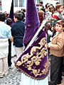 Nazareno con bocina de la Hermandad del Mayor Dolor