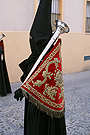Nazareno con bocina de la Hermandad del Mayor Dolor 