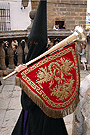 Nazareno con bocina de la Hermandad del Mayor Dolor 