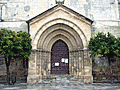 Portada abocinada de la fachada principal de la Iglesia Parroquial de San Dionisio 