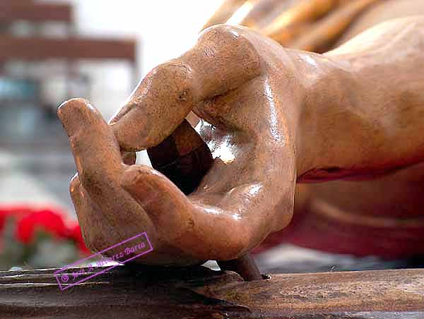 Detalle de la mano izquierda del Santo Crucifijo de la Salud 