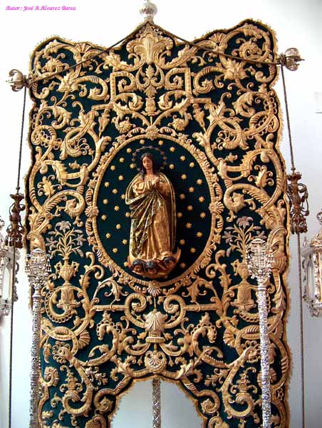 Simpecado de la Hermandad del Santo Crucifijo 