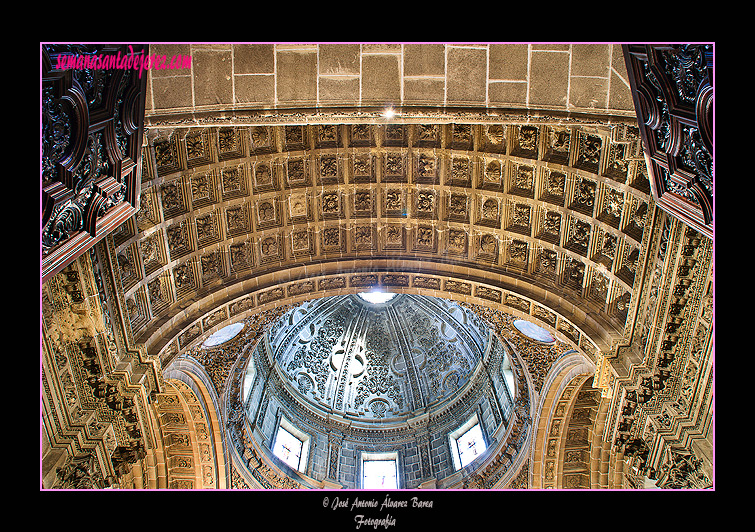 Bóveda de la entrada de la Capilla del Sagrario (Iglesia de San Miguel)