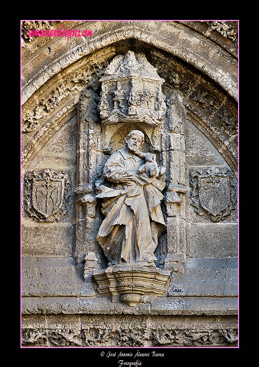 Hornacina con la imagen de San José (Portada del Evangelio de la Iglesia de San Miguel)