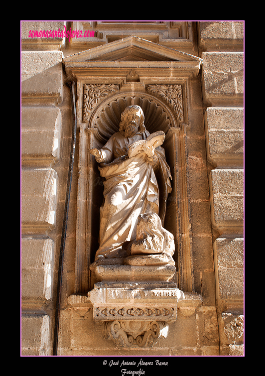 San Marcos (Primera hornacina a la derecha de la embocadura de la Puerta Principal de la Iglesia de San Miguel)