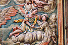 Detalle de un ángel salvando a un infante del limbo (Retablo de Ánimas - Iglesia de San Miguel)