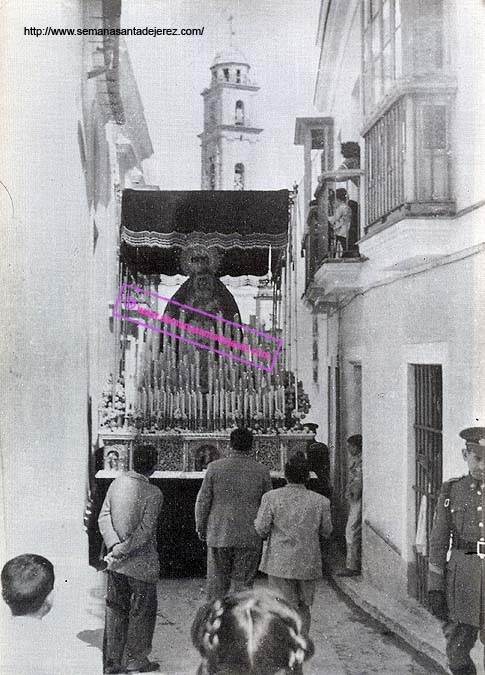 La Virgen de la Esperanza a principios de los 50. Es una talla anónima adquirida por el hermano D.José Soto Ruiz (Foto: Alberto del Castillo Garcés)