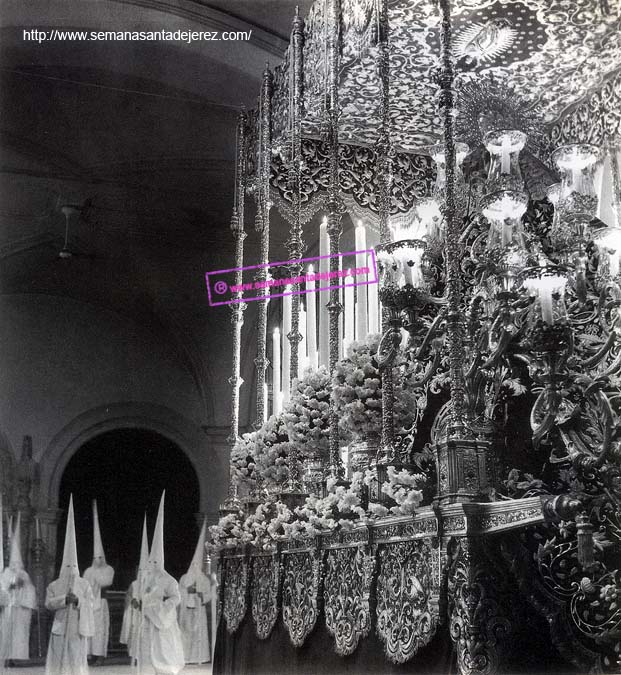 Nuestra Señora de la Esperanza de San Francisco, esperando para iniciar la Estación de Penitencia (Foto: Eduardo Pereiras)