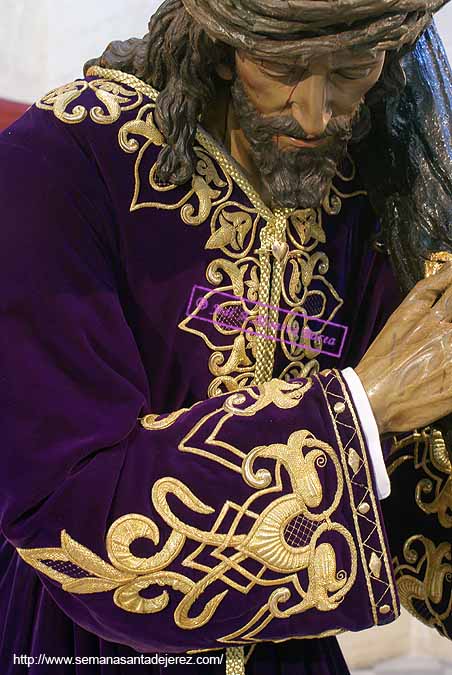 Detalle de los bordados de la túnica de Nuestro Padre Jesús de la Via Crucis