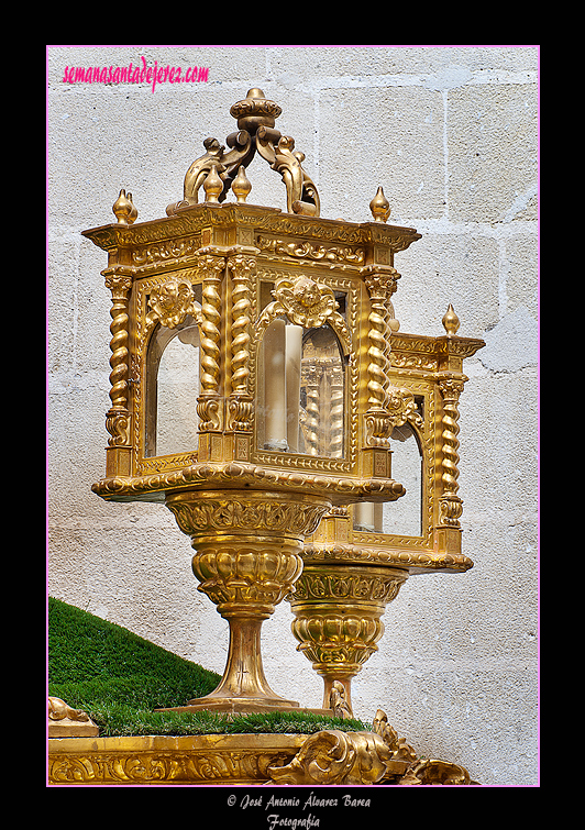 Faroles del Paso de Nuestro Padre Jesús de la Vía-Crucis