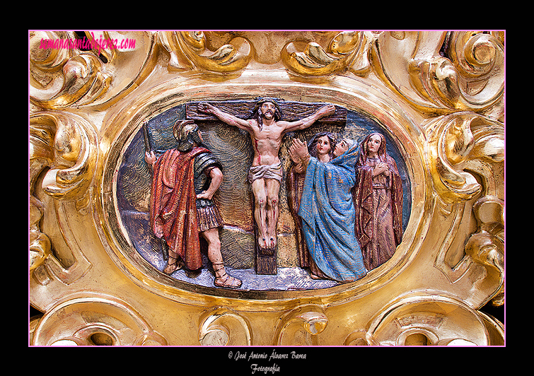 Cartela del lateral izquierdo del respiradero del Paso de Nuestro Padre Jesús de la Vía-Crucis - 12º Estación: Jesús muere en la Cruz