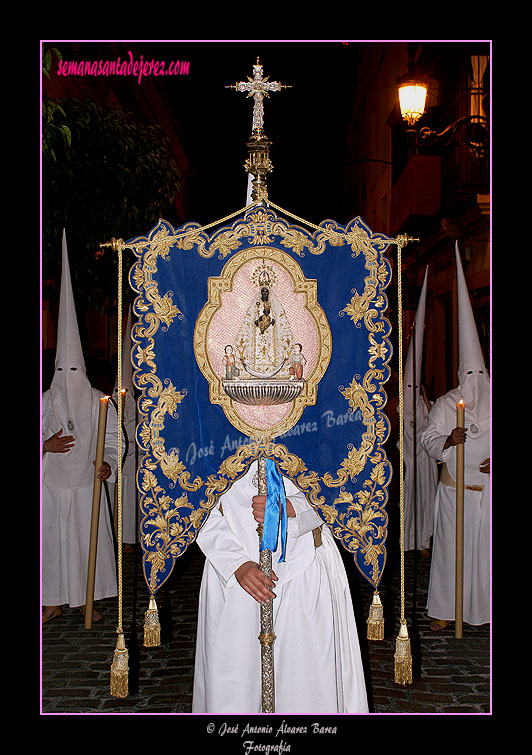 Simpecado de la Hermandad de las Cinco Llagas