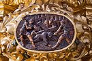 Primera cartela del lateral derecho de la canastilla del Paso de Nuestro Padre Jesús de la Vía-Crucis - 7º Estación: Jesús, segunda caída en el camino de la Cruz