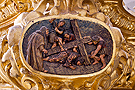 Cartela del lateral trasero derecho de la canastilla del Paso de Nuestro Padre Jesús de la Vía-Crucis - 9º Estación: Jesús cae por tercera vez