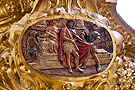 Cartela del lateral trasero izquierdo de la canastilla del Paso de Nuestro Padre Jesús de la Vía-Crucis - 1º Estación: Jesús es sentenciado a muerte
