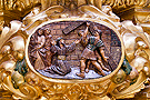 Segunda cartela del lateral izquierdo de la canastilla del Paso de Nuestro Padre Jesús de la Vía-Crucis - 2º Estación: Jesús cargado con la Cruz