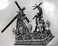 Antiguo Paso de Misterio de Jesús Nazareno. Era de estilo rocalla, posiblemente tallado a mediados del siglo XIX. De los ocho faroles se conservan cuatro: dos acompañan a la Cruz de Guía y los otros dos al Simpecado