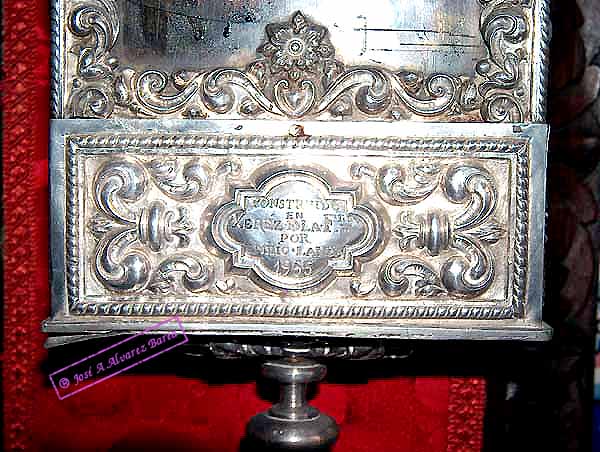Detalle de las cresterias de remate de la Cruz de Nuestro Padre Jes&uacute;s Nazareno