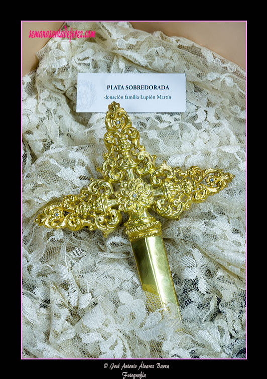 Puñal de plata sobredorada, donación de la familia Lupión Martín